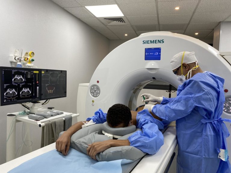 Infiltration d’hernie discale lombale pour douleur sciatique sous scanner